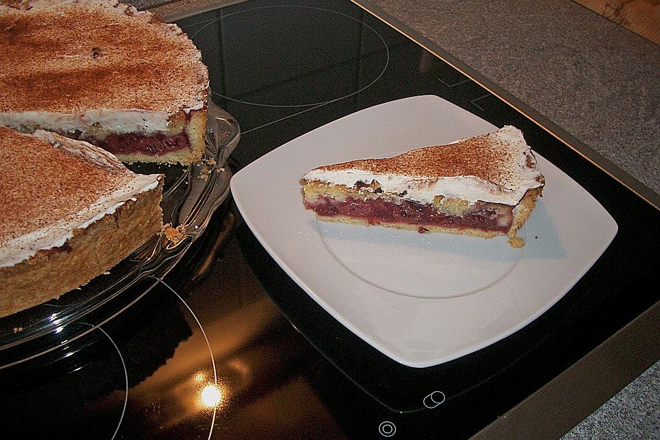 Sauerkirsch -  Steuselkuchen mit Sahne