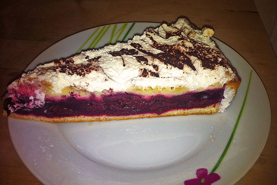 Sauerkirsch -  Steuselkuchen mit Sahne