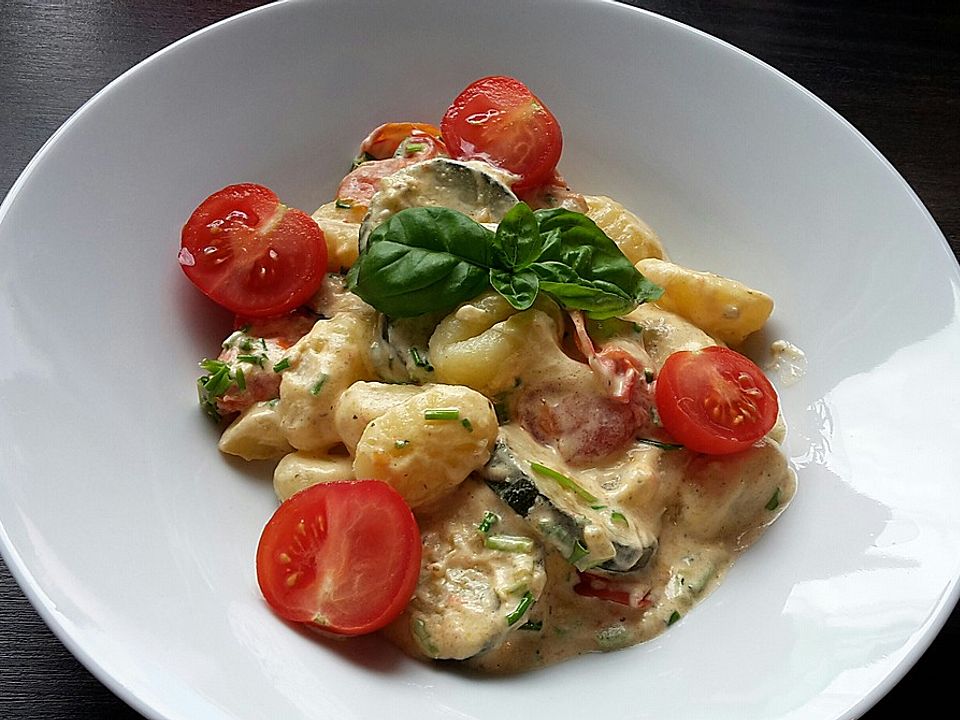 Gnocchi mit Zucchini und frischen Tomaten von Plumpsi| Chefkoch