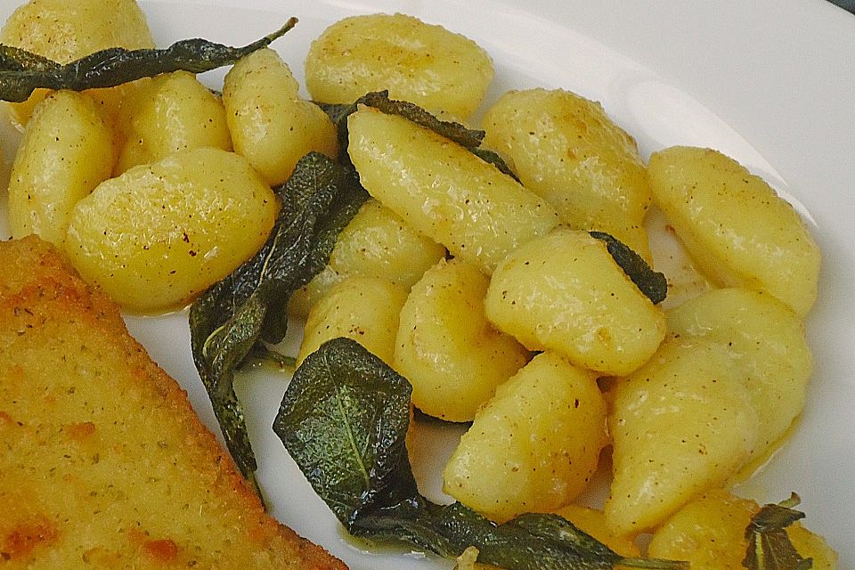 Gnocchi mit süßer Salbeibutter
