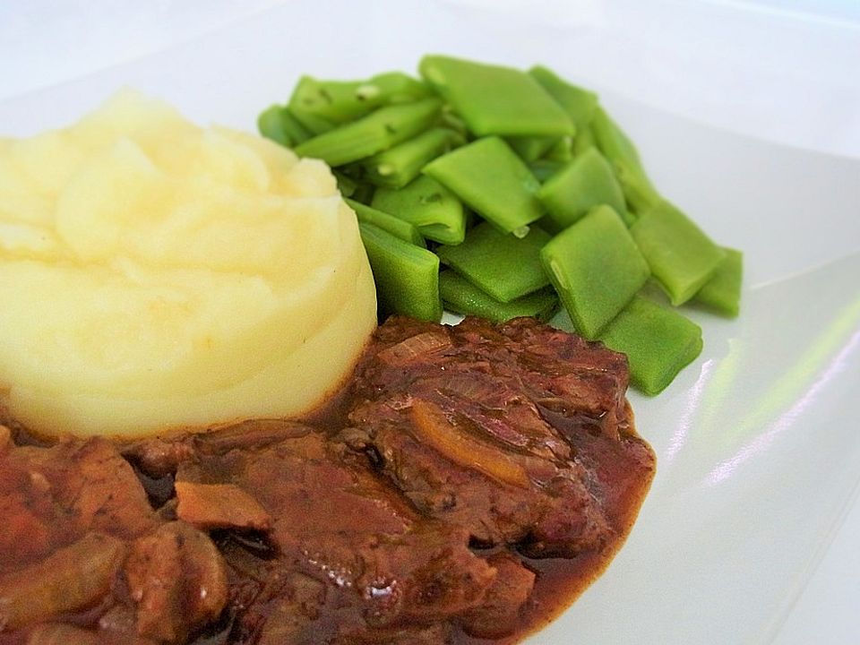 Zwiebelfleisch mit Kartoffelpüree von Opakochtgut| Chefkoch