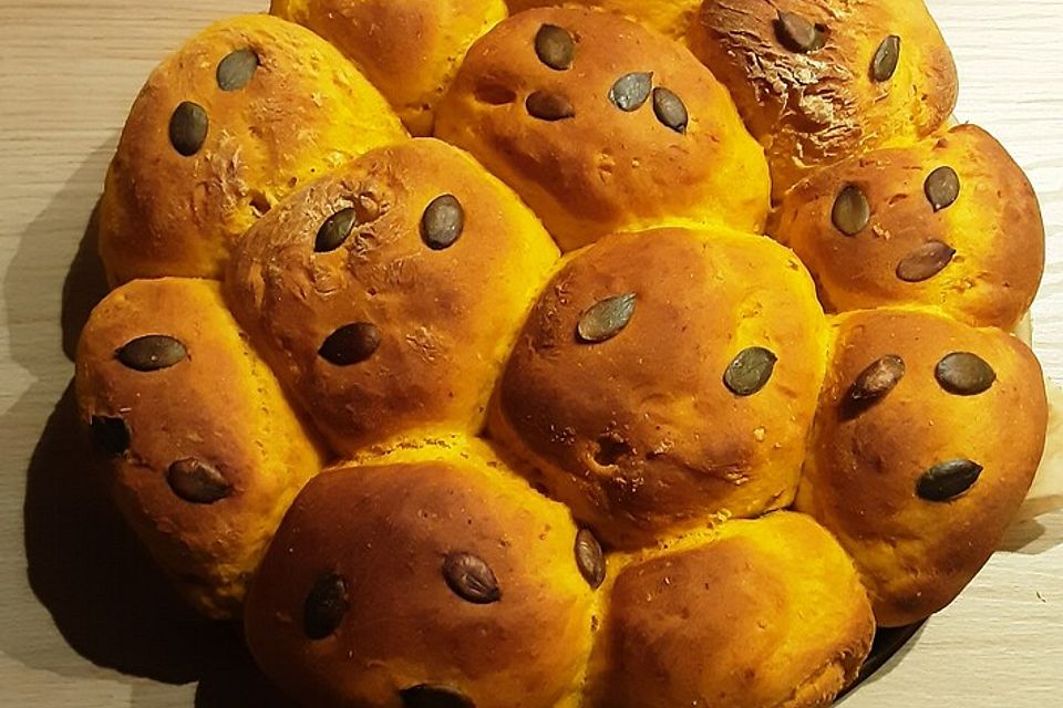 Kürbisbrötchen Kürbisbrötchen