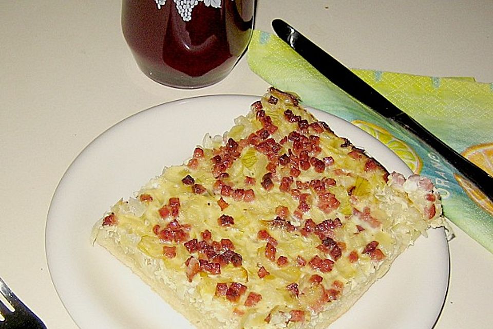 Zwiebelkuchen zu jungem Wein