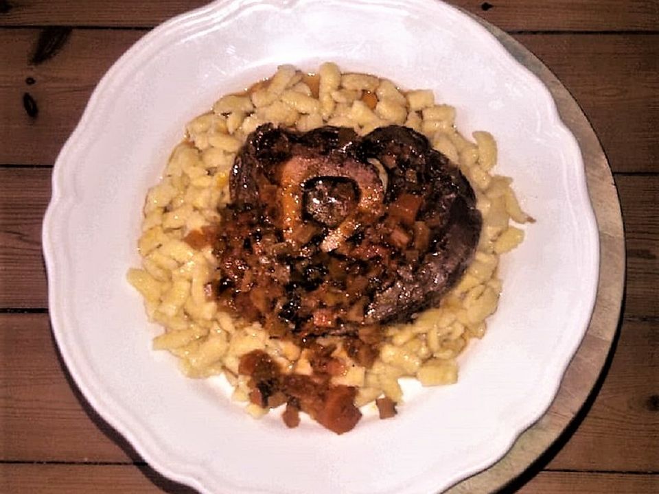 Rinderbeinscheiben in Biersoße