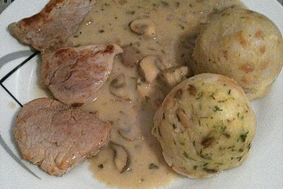 Schweinelendchen mit Pilzrahmsoße