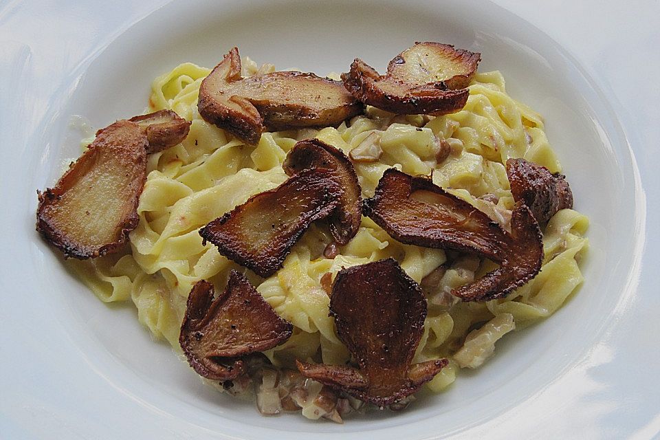 Gebratene Steinpilze auf Spätzle mit Steinpilzsauce