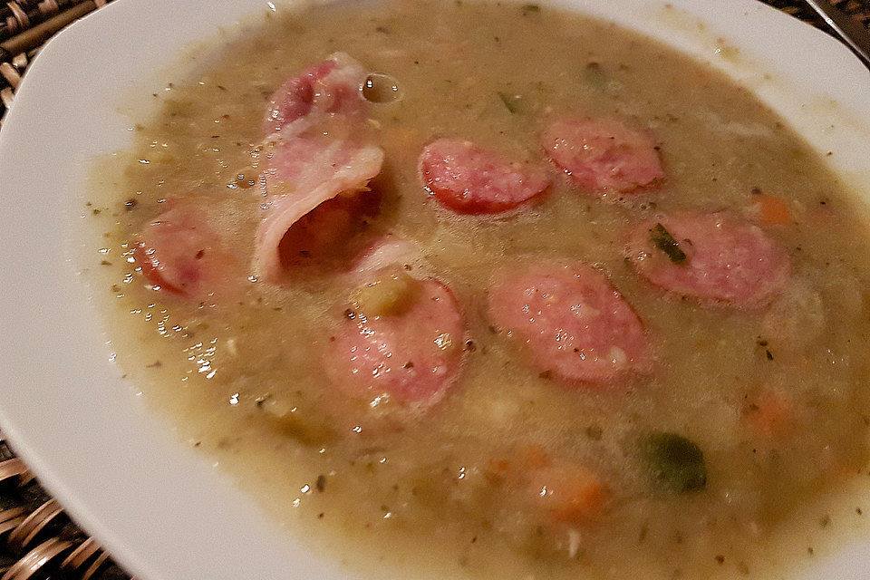 Saarländische Erbsensuppe