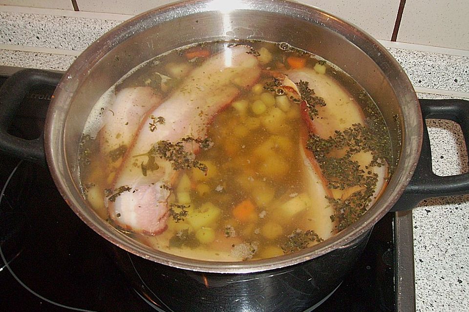 Saarländische Erbsensuppe