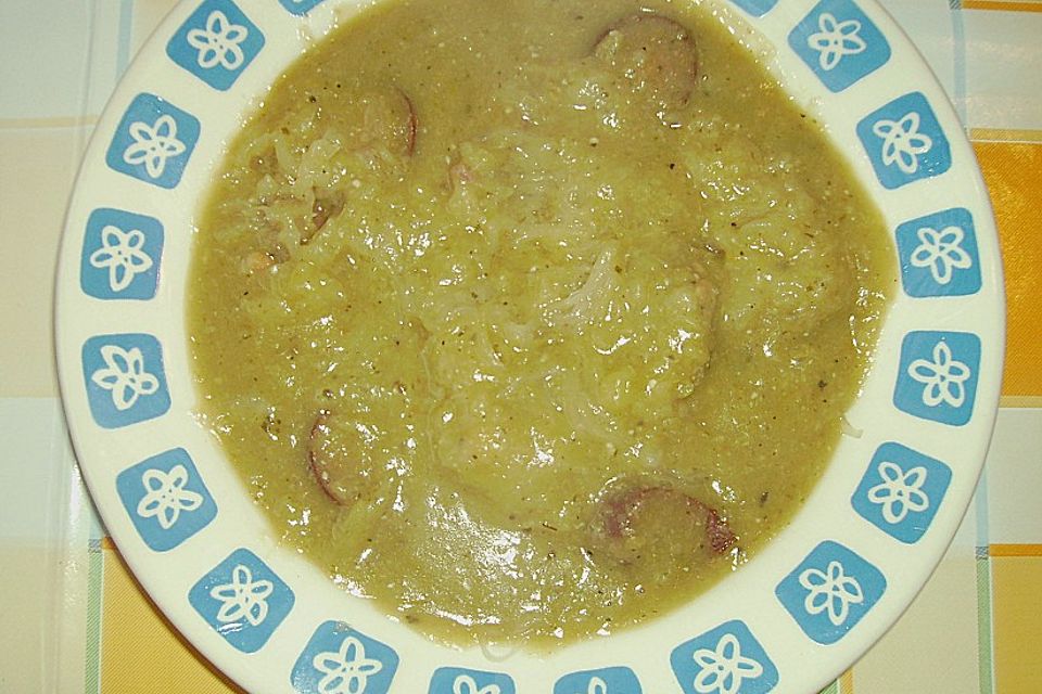 Saarländische Erbsensuppe