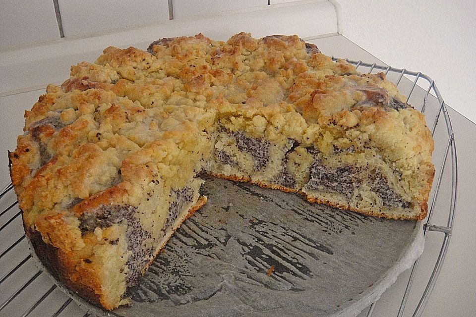 Mohn - Vanille Rosenkuchen mit Orangenstreusel und Zuckerguss