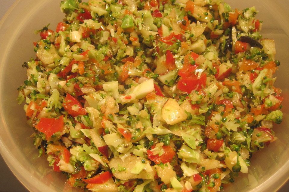 Brokkoli-Paprika-Apfel-Salat