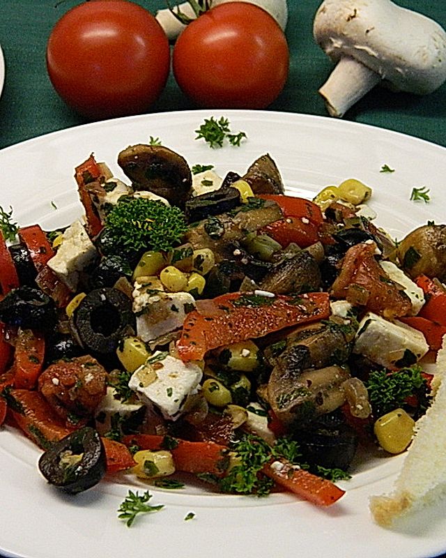 Salat griechischer Art mit Schafskäse