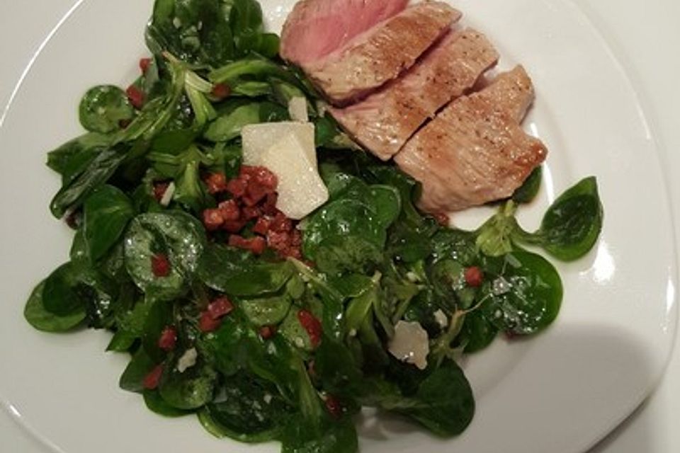 Feldsalat mit Kalbsmedaillons