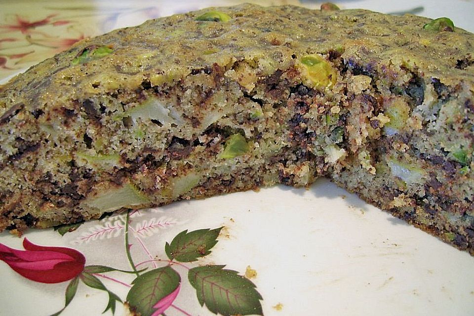 Kuchen mit Schokolade, Pistazien und Birnen