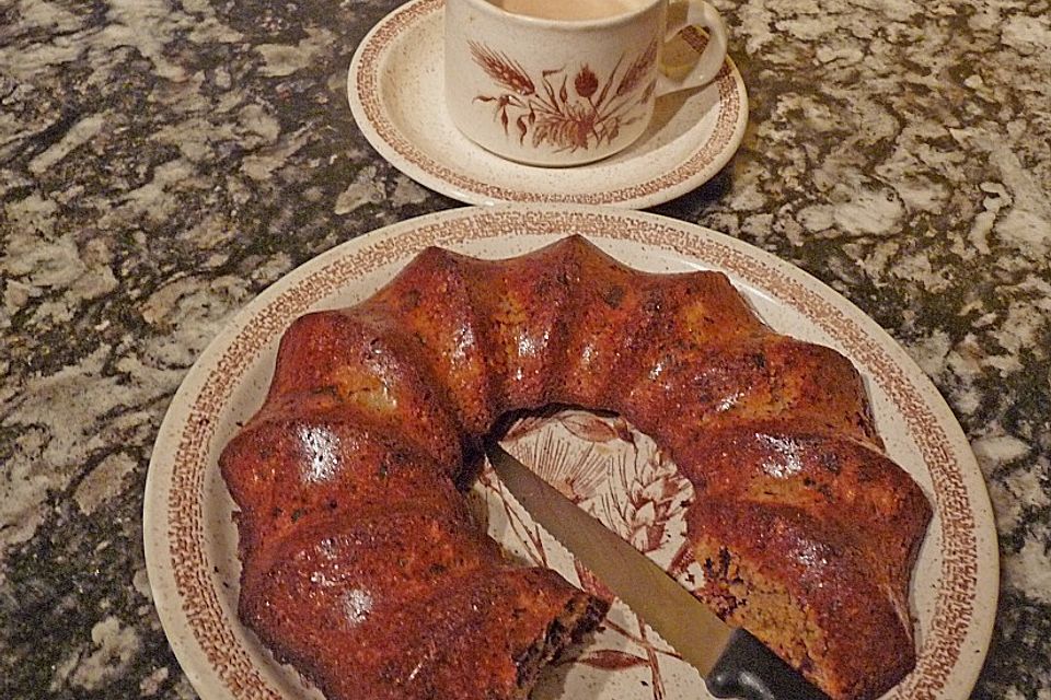 Kuchen mit Schokolade, Pistazien und Birnen