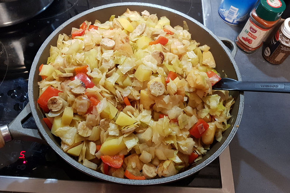 Apfel - Birne - Kartoffel - Weißkohl - Bratwursttopf