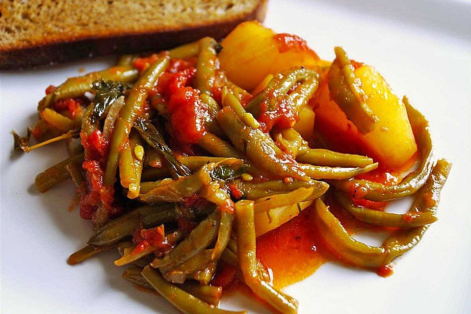 Griechische Bohnen mit Kartoffeln und Tomaten