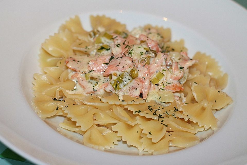 Farfalle mit Räucherlachs in Dill - Sahnessauce