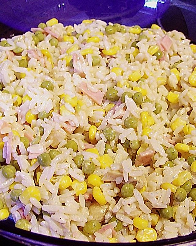 Reissalat mit Erbsen, Mais und Käse