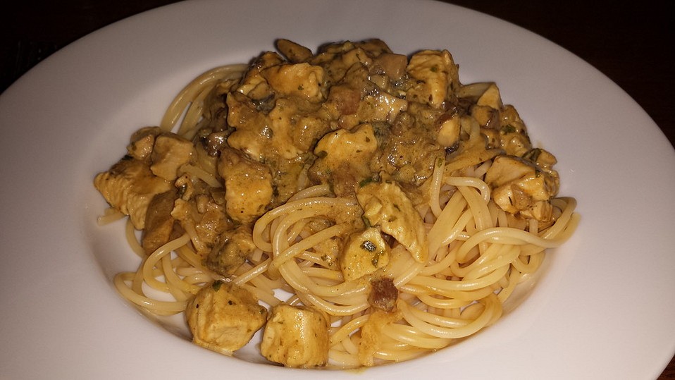 Spaghetti mit Puten - Champignon Ragout von miss-emily-erdbeer Spaghetti mit Puten - Champignon Ragout von miss-emily-erdbeer