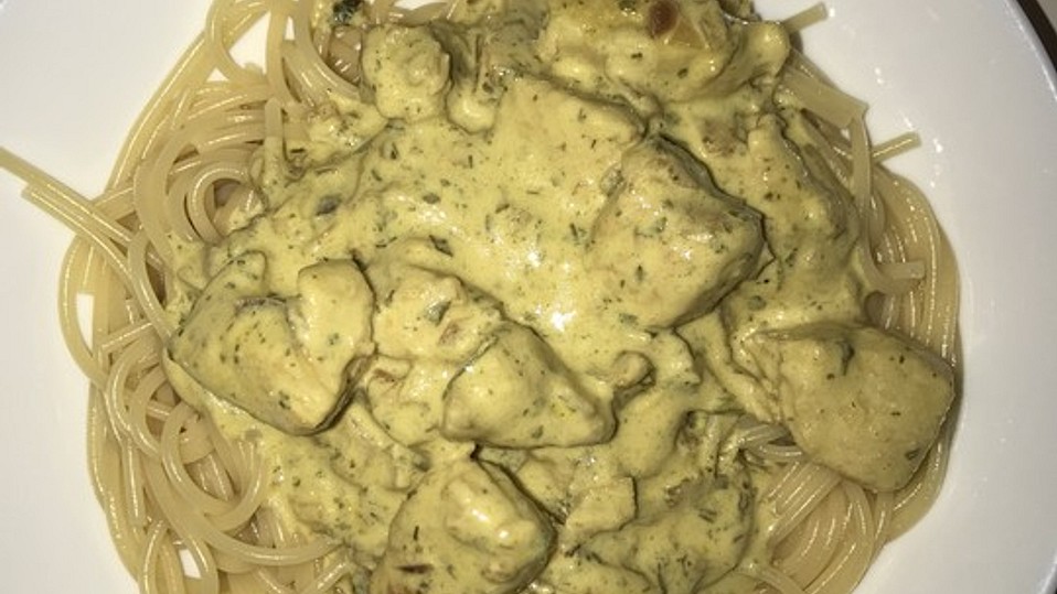 Spaghetti mit Puten - Champignon Ragout von miss-emily-erdbeer Spaghetti mit Puten - Champignon Ragout von miss-emily-erdbeer