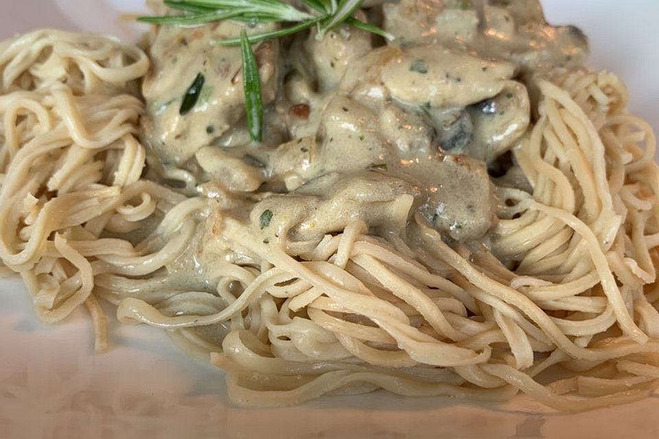 Spaghetti mit Puten - Champignon Ragout