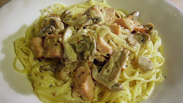 Spaghetti mit Puten - Champignon Ragout von miss-emily-erdbeer Spaghetti mit Puten - Champignon Ragout von miss-emily-erdbeer