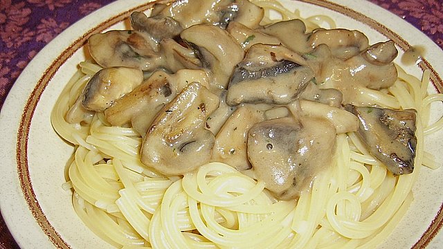 Spaghetti mit Puten - Champignon Ragout von miss-emily-erdbeer Spaghetti mit Puten - Champignon Ragout von miss-emily-erdbeer
