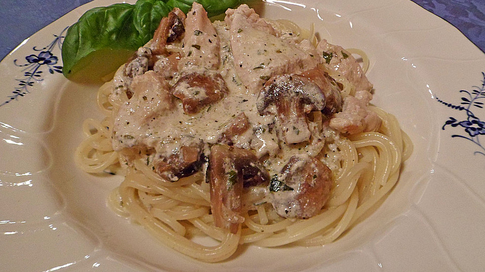 Spaghetti mit Puten - Champignon Ragout von miss-emily-erdbeer Spaghetti mit Puten - Champignon Ragout von miss-emily-erdbeer