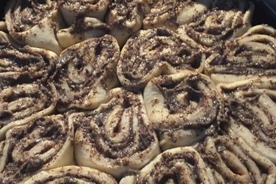 Mohn - Marzipan - Schneckenkuchen mit Eierlikörguss