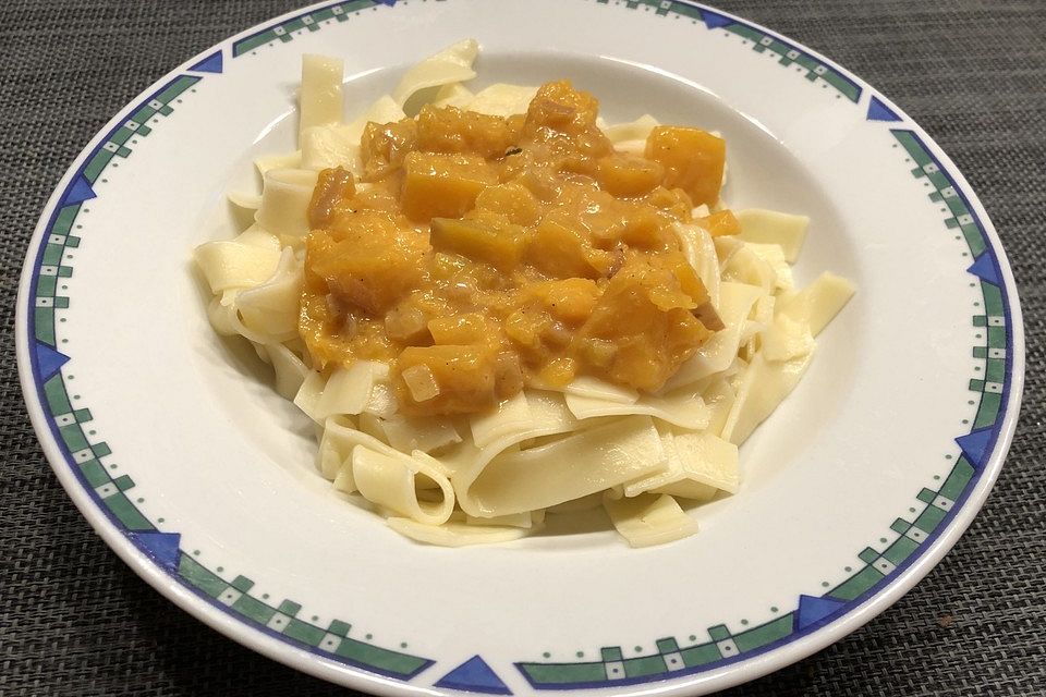 Pasta mit  Kürbis - Weißweinsoße