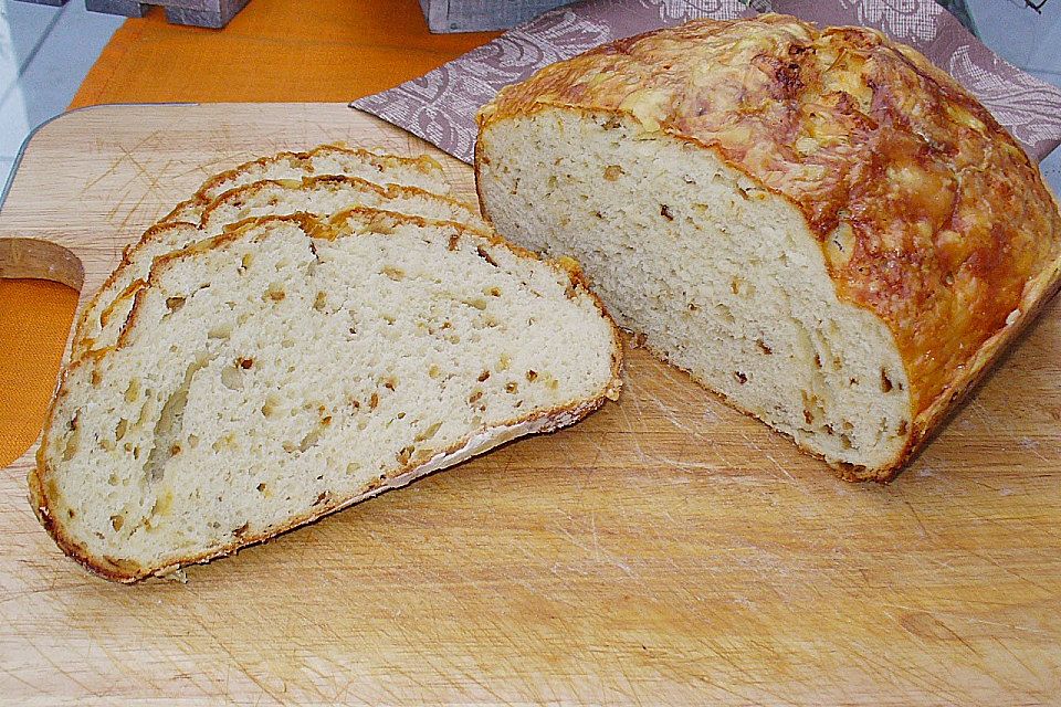 Zwiebel - Käse Brot