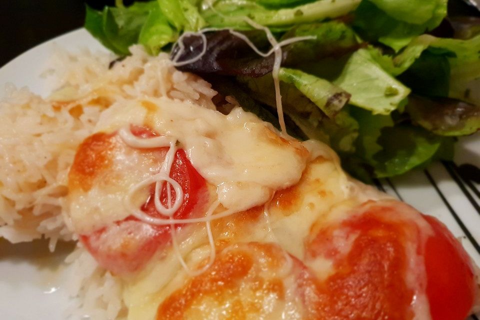 Pute mit Tomaten und Käse überbacken