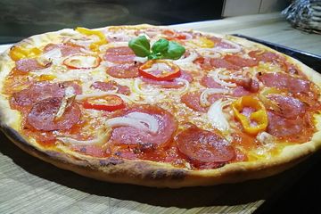Schinken - Mozzarella - Pizza mit Bierteig