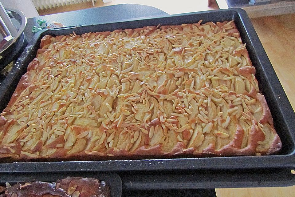 Saftiger  Blechkuchen mit Obst