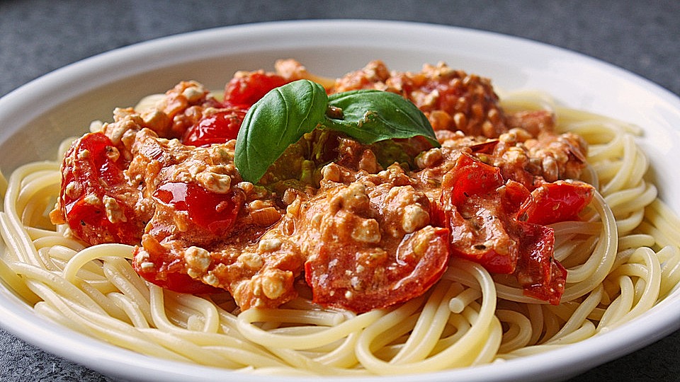 Hüttenkäse - Kirschtomaten - Spaghetti-image