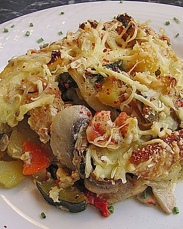 Gemüseauflauf mit Kartoffeln und Schnitzelfleisch