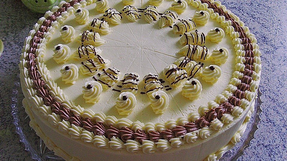 Falsche Butter Milchcreme Torte Von Neuro4ever Chefkoch
