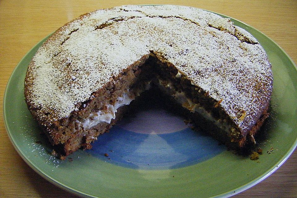 Karotten - Bananen - Kuchen mit Walnüssen