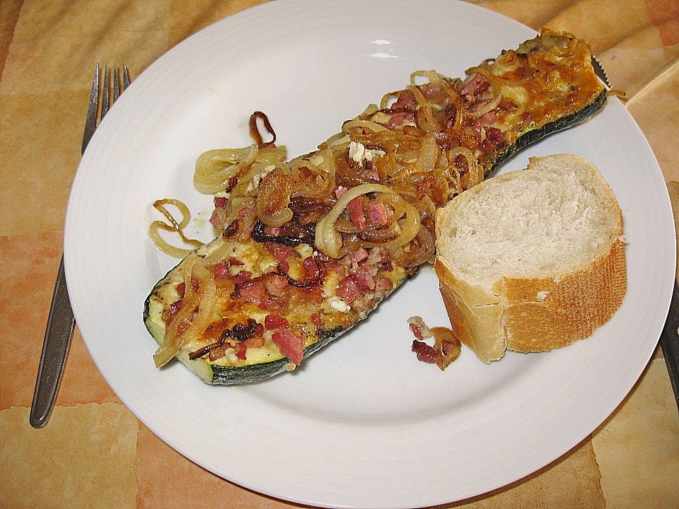 Zucchini mit Käsefüllung von Wurstler1| Chefkoch
