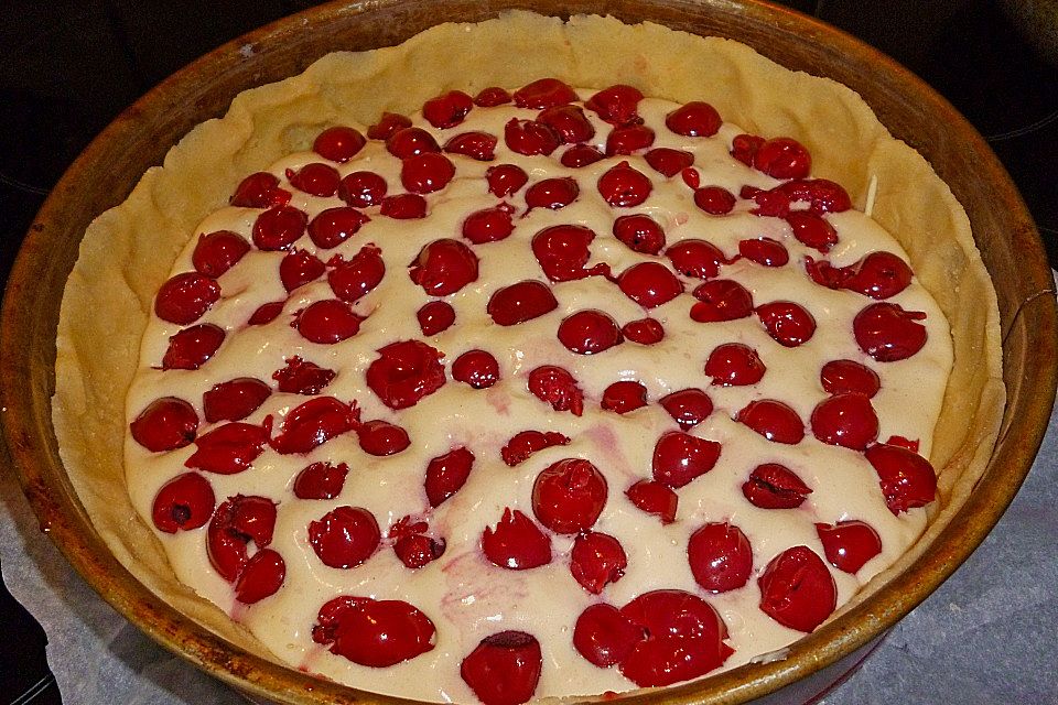 Kirschstreuselkuchen mit Zimt und Mandelblättchen