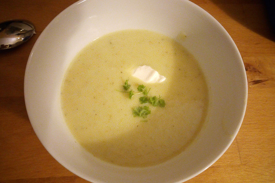 Birnen-Sellerie-Suppe mit Salbei