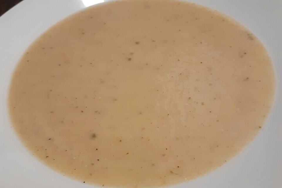 Birnen-Sellerie-Suppe mit Salbei