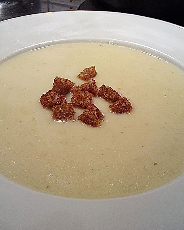 Birnen-Sellerie-Suppe mit Salbei
