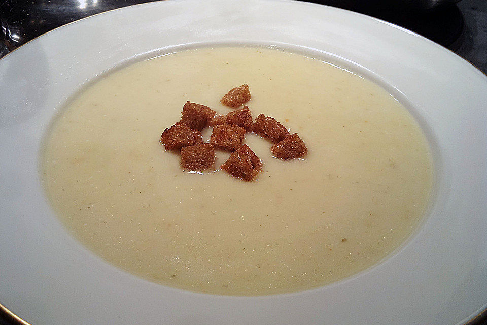 Birnen-Sellerie-Suppe mit Salbei