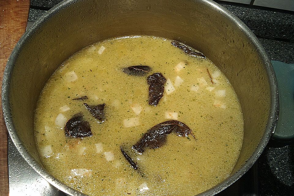 Birnen-Sellerie-Suppe mit Salbei