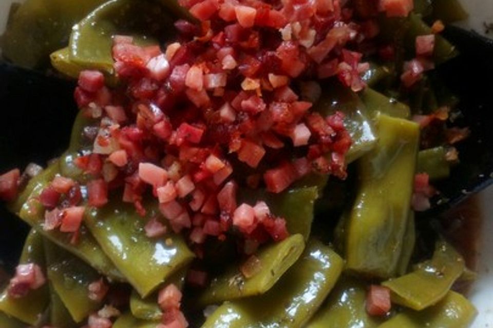 Bohnensalat mit Speck und Zwiebeln Bohnensalat mit Speck und Zwiebeln