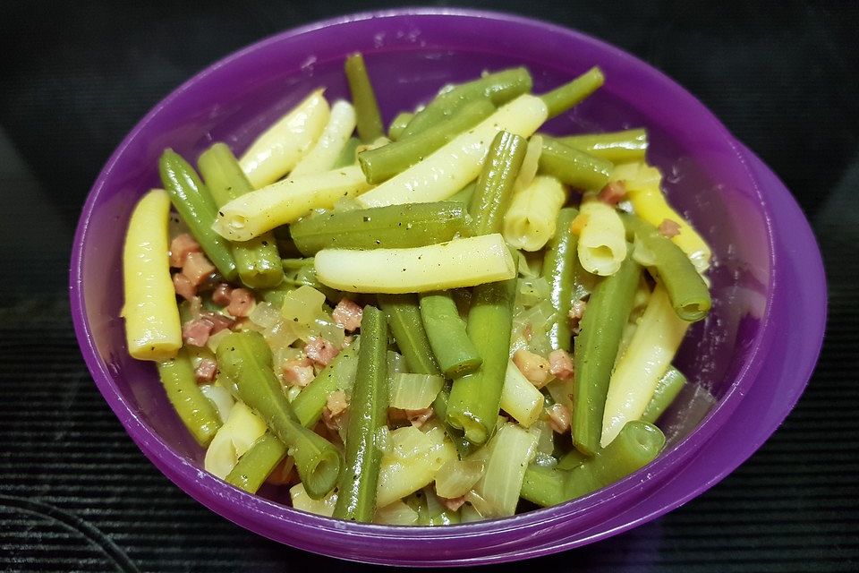 Bohnensalat mit Speck und Zwiebeln Bohnensalat mit Speck und Zwiebeln