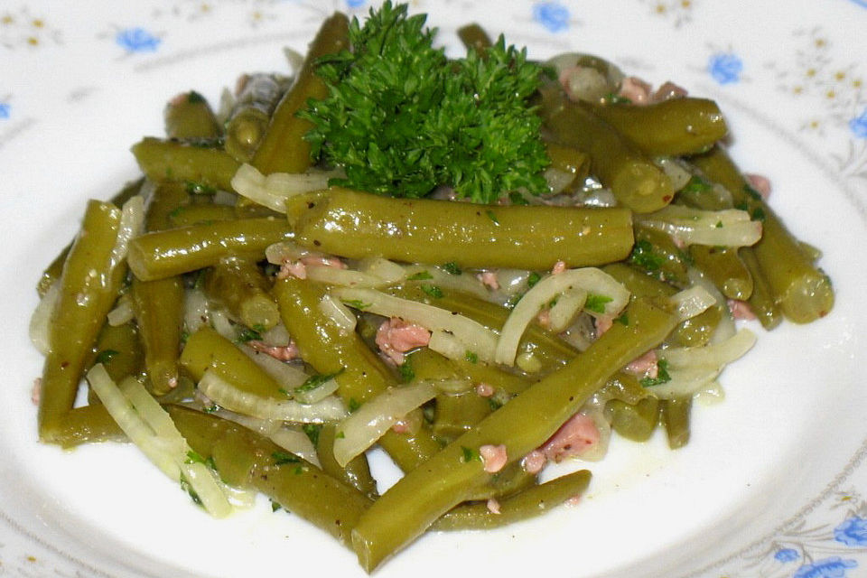 Bohnensalat mit Speck und Zwiebeln Bohnensalat mit Speck und Zwiebeln