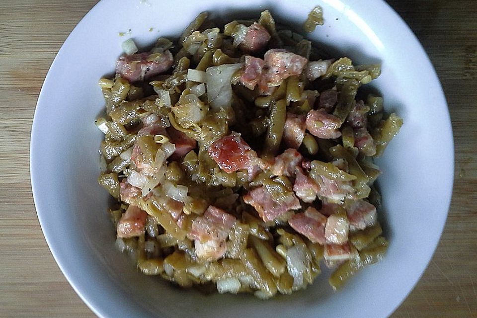 Bohnensalat mit Speck und Zwiebeln Bohnensalat mit Speck und Zwiebeln